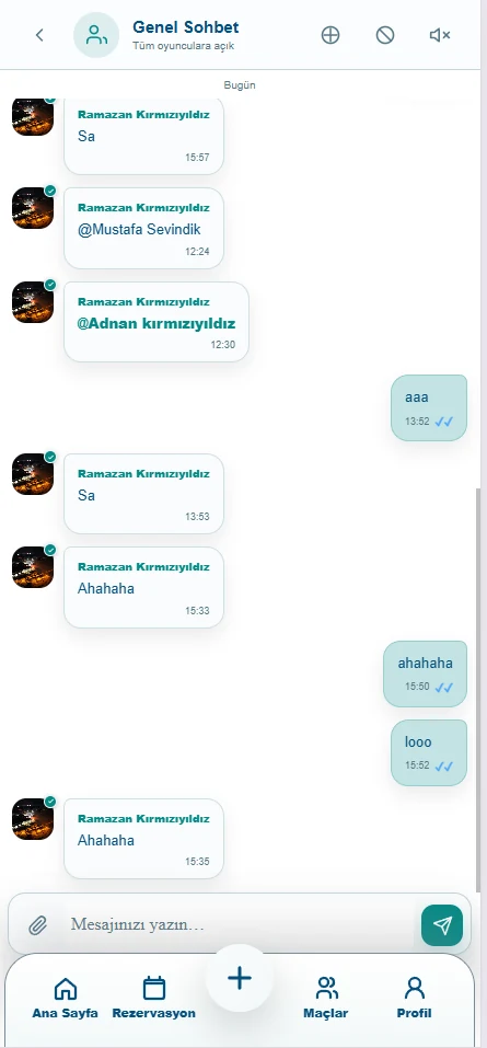 Padel App genel sohbet ekranı; tüm oyunculara açık mesajlaşma alanı