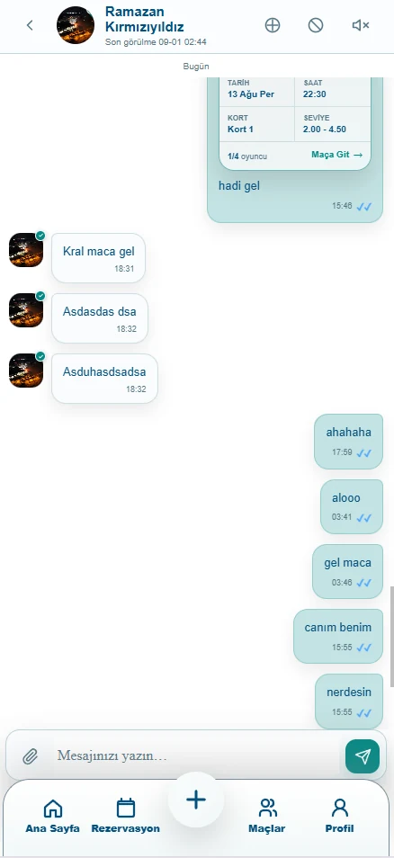 Padel App özel mesaj ekranı; birebir mesajlaşma ve paylaşılan maç kartı